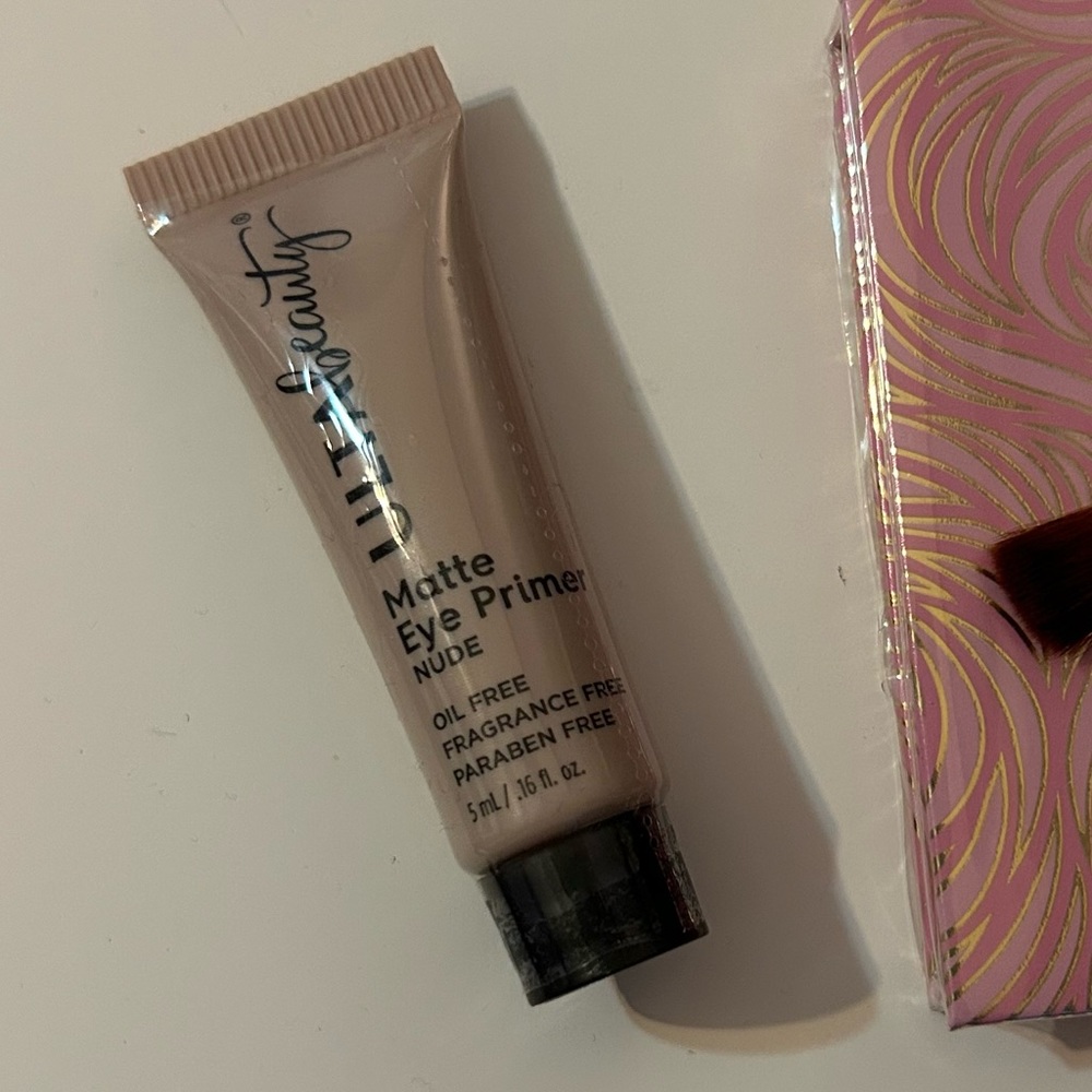 NEW Ulta Beauty Collection eyeshadow palette and eye primer - Picture 3 of 6